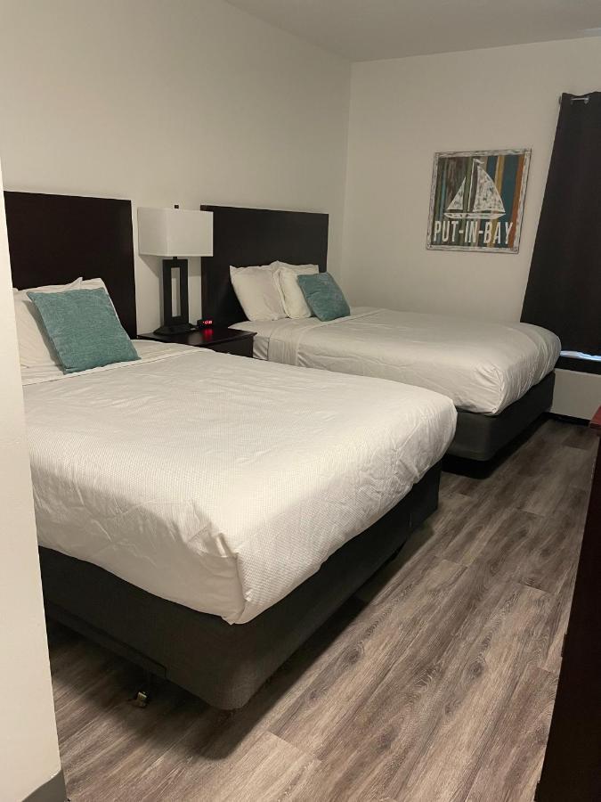 Bay Lodging Resort Put-in-Bay Esterno foto